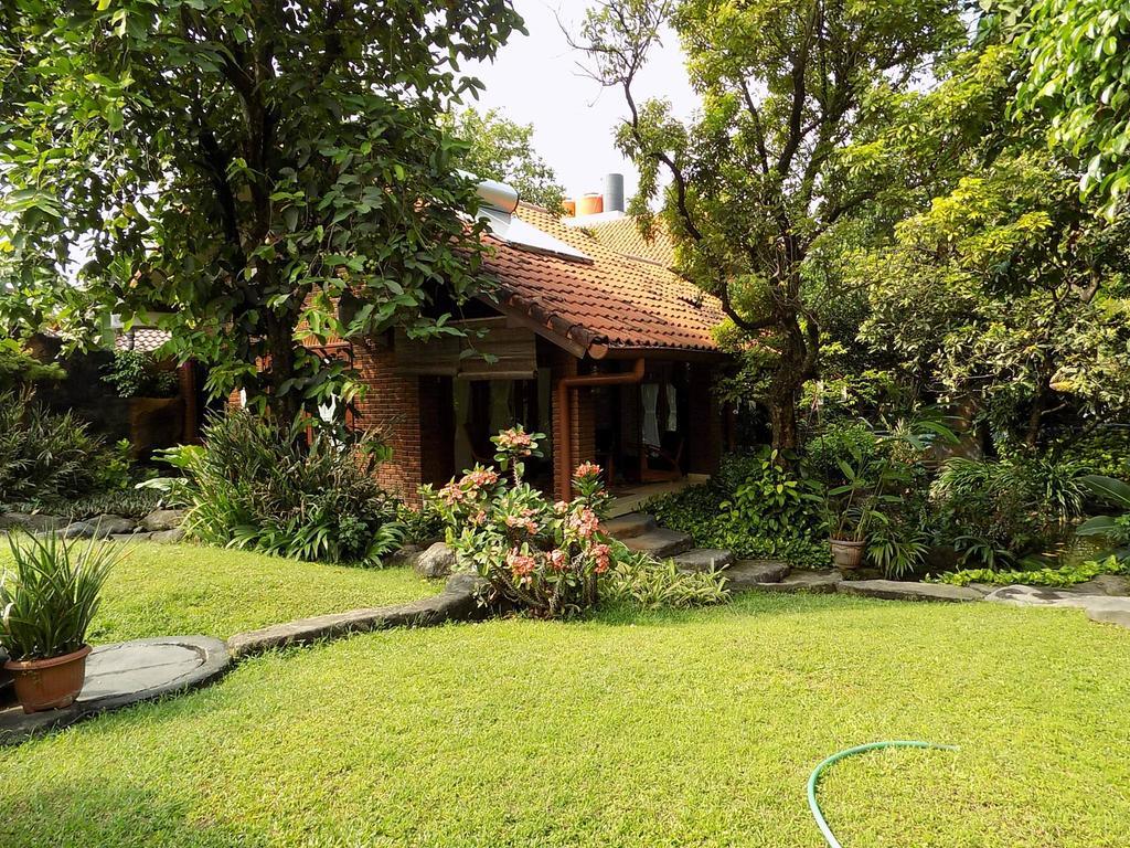 Duta Boutique Villa Yogyakarta Exterior photo